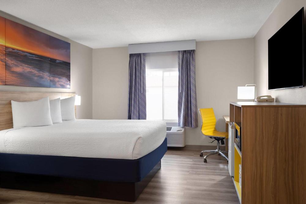 Queen Room - Pet Friendly/Non-Smoking interior